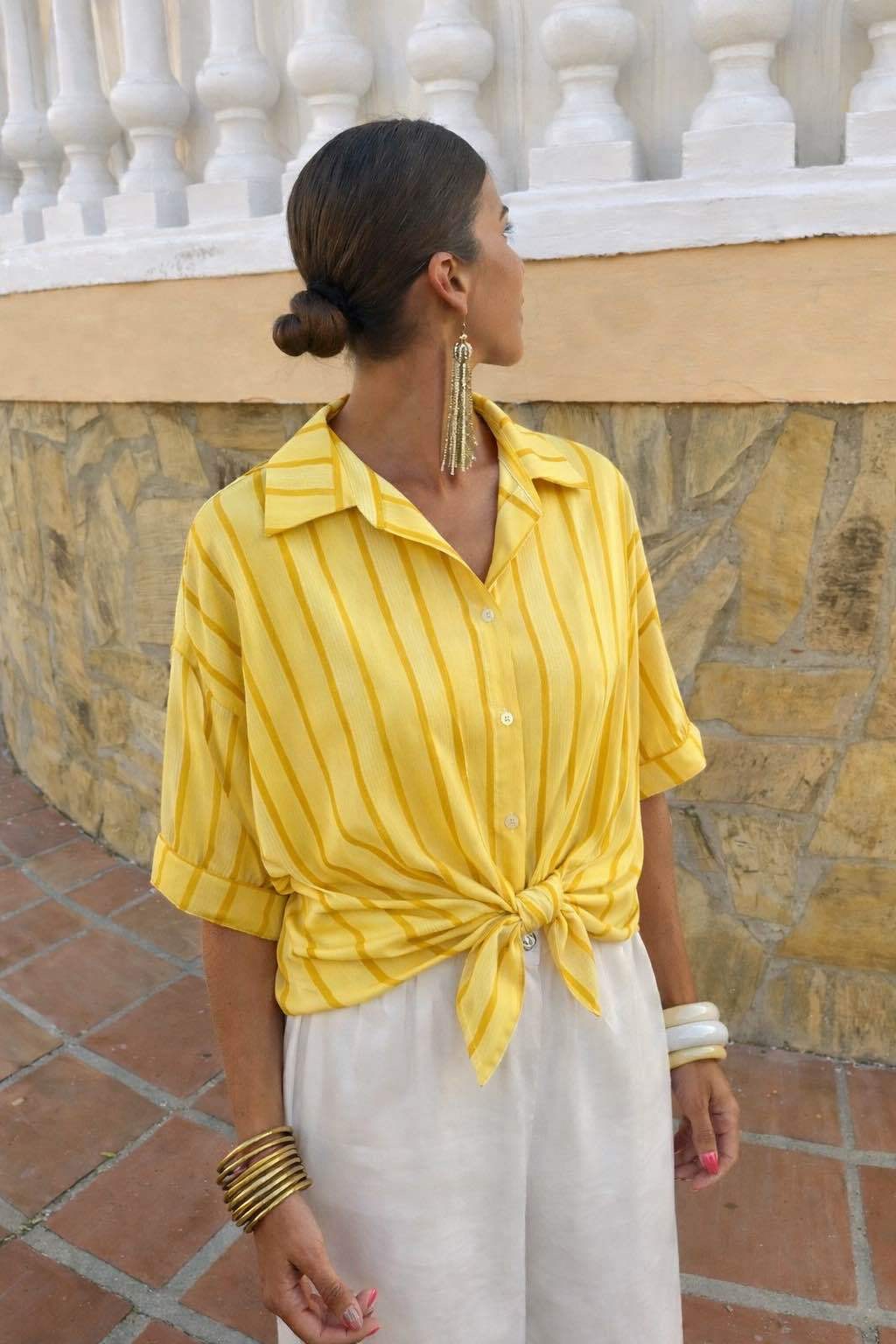 色鮮やかで個性的な洋服で、あなたのスタイルを引き立てる。