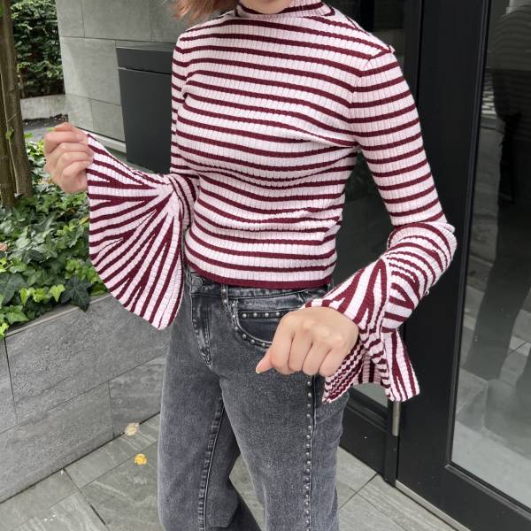 いつものトップスで、シルエットまで美しく。ヨーロッパの上質さを日常の着こなしに。