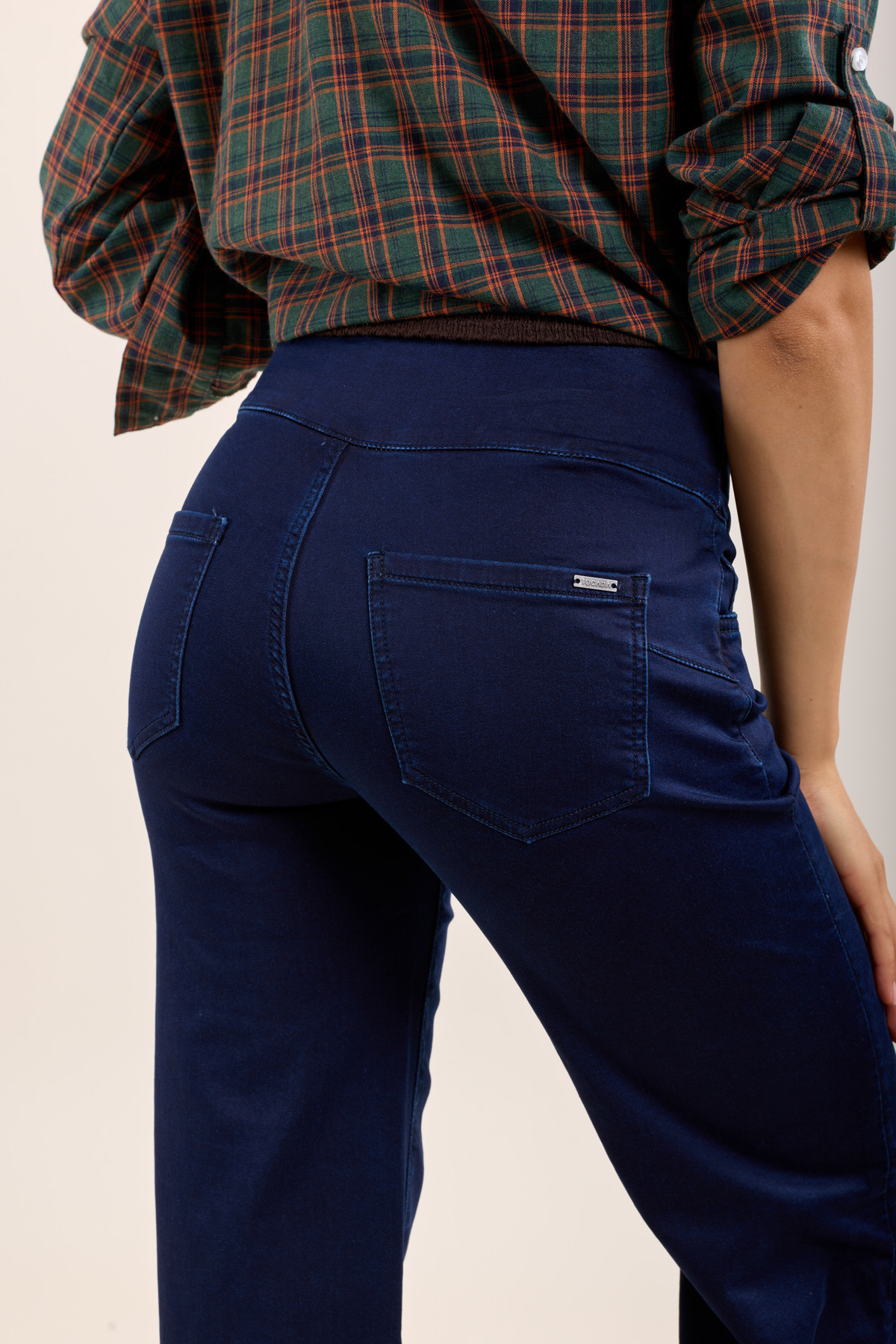 美脚を実現するToxik3のデニムパンツ